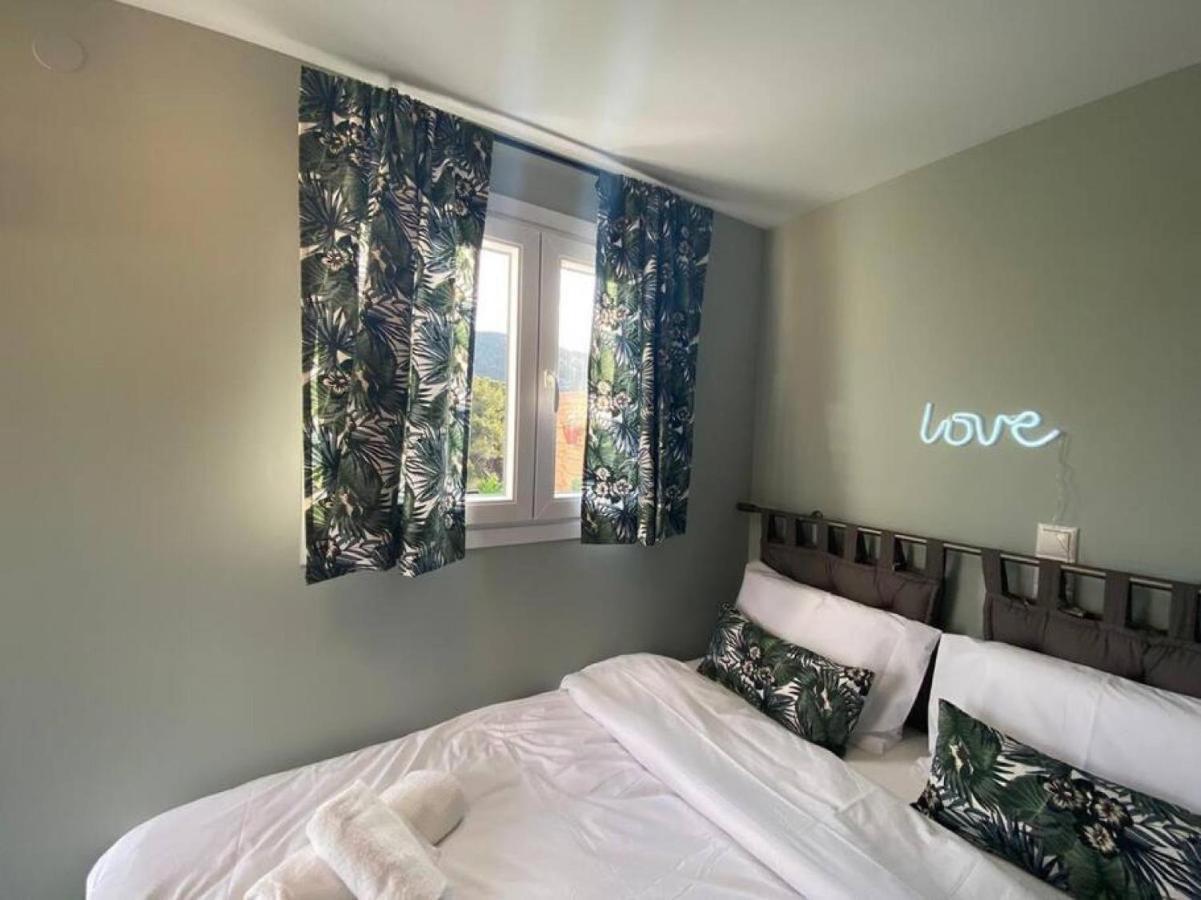 Rooftop Apartment With Garden In يانينة المظهر الخارجي الصورة