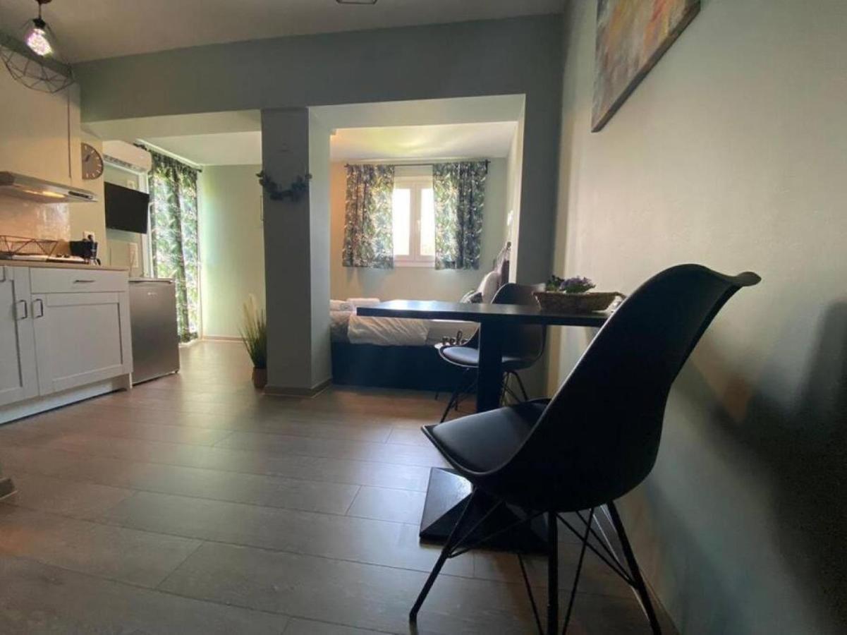 Rooftop Apartment With Garden In يانينة المظهر الخارجي الصورة