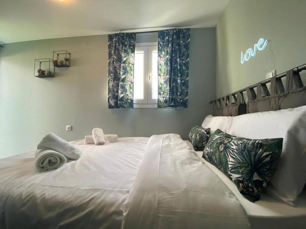 Rooftop Apartment With Garden In يانينة المظهر الخارجي الصورة