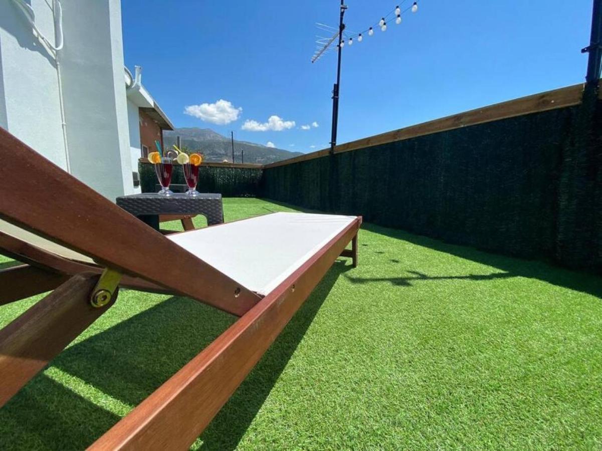 Rooftop Apartment With Garden In يانينة المظهر الخارجي الصورة
